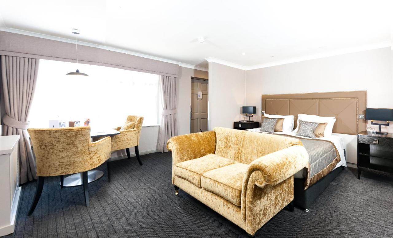 Foxhills Club & Resort Ottershaw Екстер'єр фото