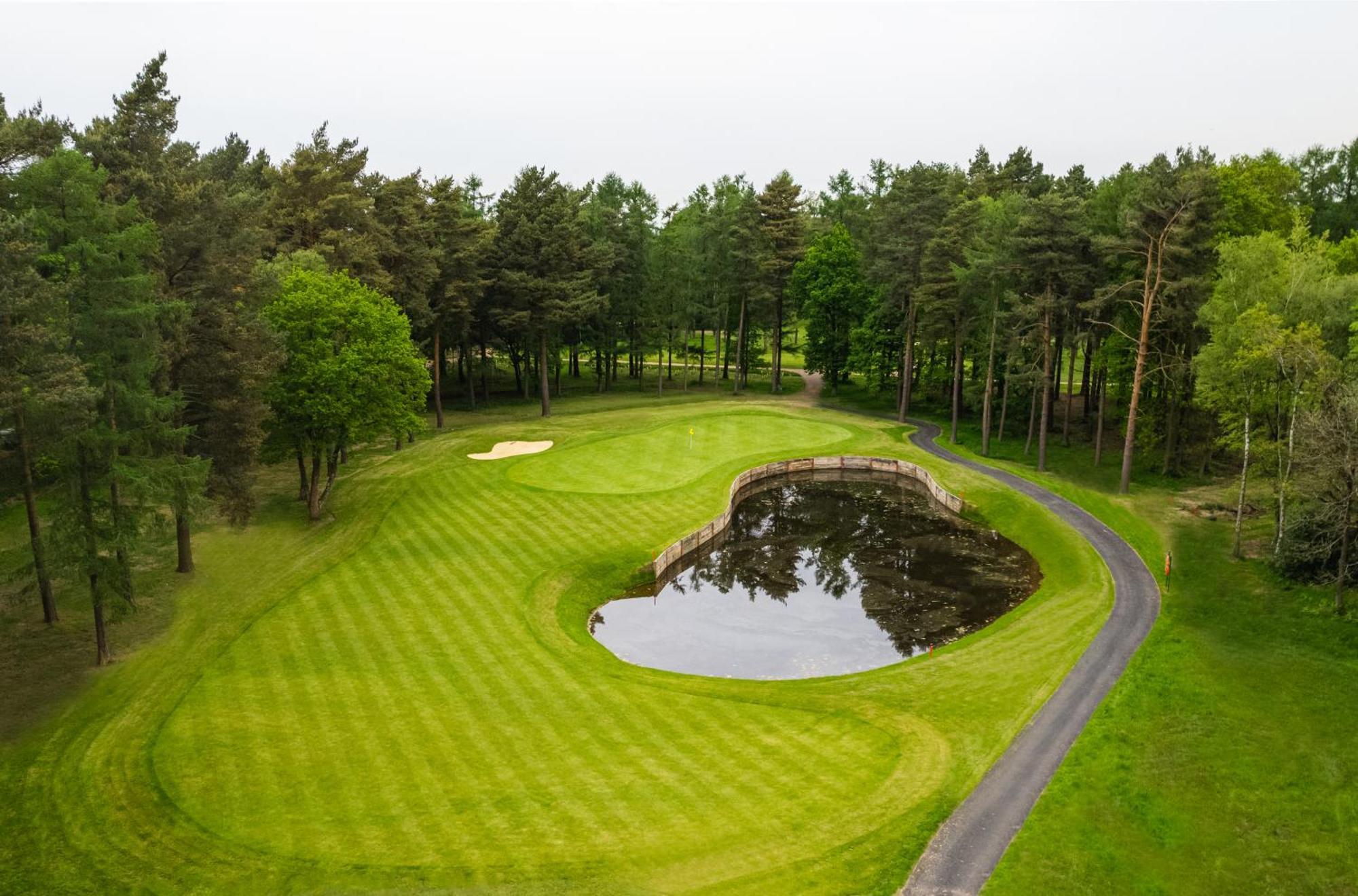 Foxhills Club & Resort Ottershaw Екстер'єр фото